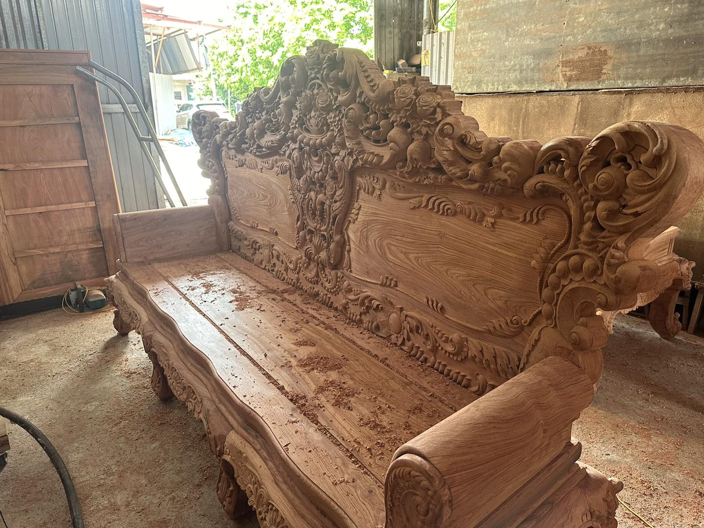 Bàn ghế gỗ đồng kỵ bắc ninh cập nhật và chia sẻ từ làng nghề thạch thất